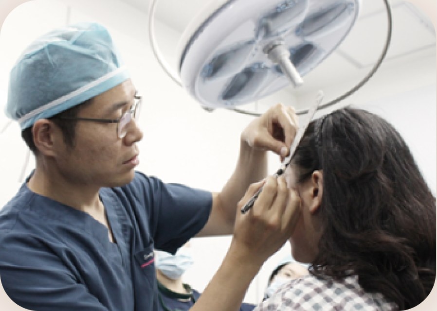 Medical staff designing the hairline