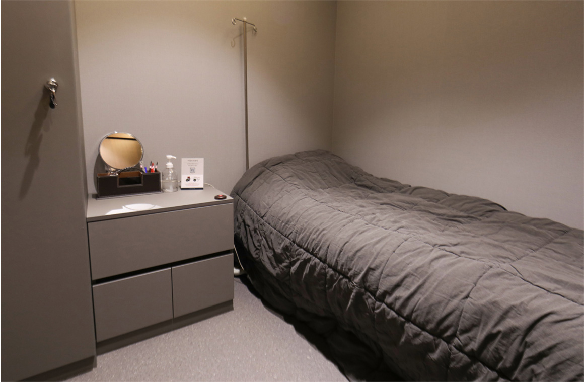Female Center Recovery Room